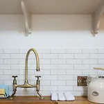 Corcreggan Mill B&b, Self-catering & Glamping Деревянный коттедж *