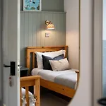 Деревянный коттедж Corcreggan Mill B&b, Self-catering & Glamping Данфанахи