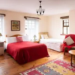 Corcreggan Mill B&b, Self-catering & Glamping Деревянный коттедж *